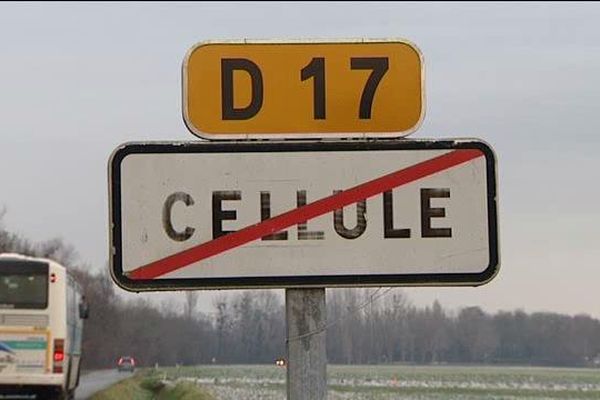 Depuis le 1er janvier 2016, les communes de Cellule et La Moutade n'existent plus! A l aplace, il y a Chambaron-sur-Morge.