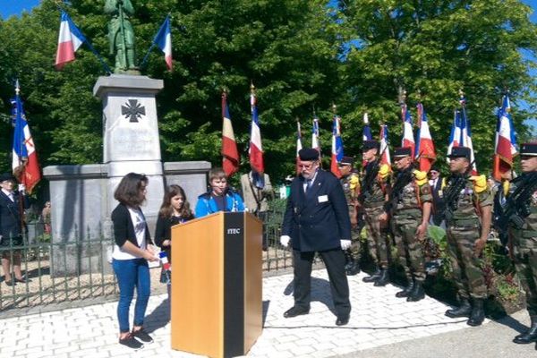 Des enfants de 11/12 ans ont participé ce matin à la cérémonie de commémoration de la Résistance à La Roche-Posay.