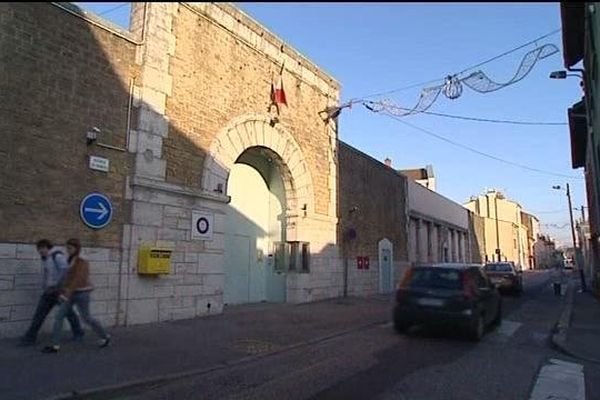 L'homme est écroué à la Maison d'arrêt de Valence.