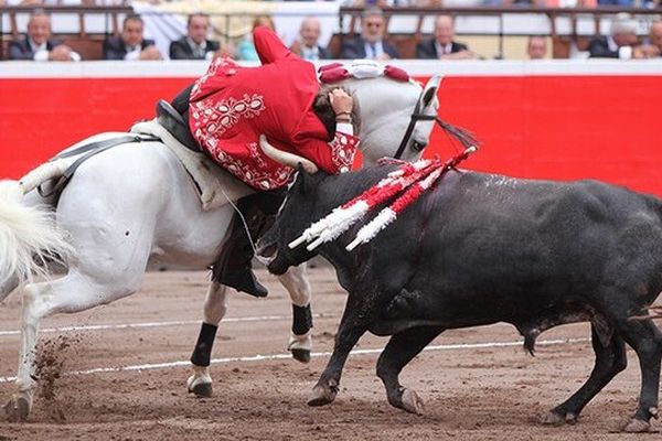 "La suerte del telefono", le coup du téléphone appliqué au rejoneo: Pablo Hermoso de Mendoza à Bilbao 