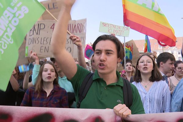 Des jeunes mobilisés pour le climat à Besançon le 25 mars 2022 à Besançon