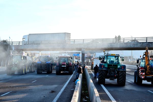 La FNSEA et les JA annoncent la levée des blocages sur les autoroutes de l'Allier et du Puy-de-Dôme.