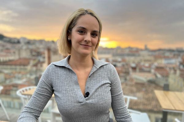 La réalisatrice Noémie Merlant, avec son film les femmes au balcon tourné à Marseille, est revenue sur Gisèle Pelicot et ce qu'elle représente.