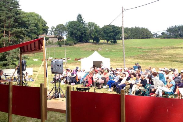 Des rencontres, des lectures et des concerts sont proposés en pleine nature à Chambon-sur-Lignon. 