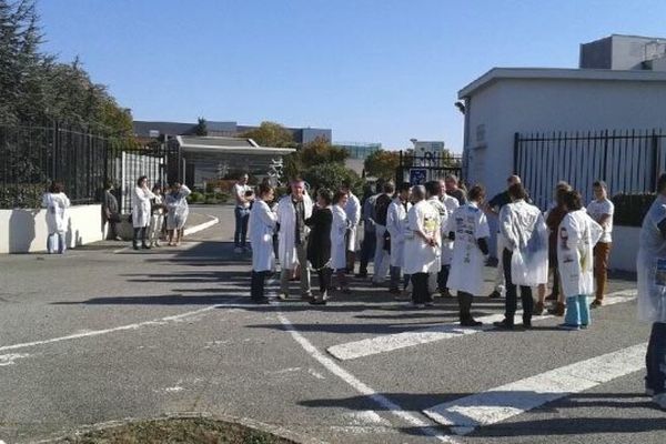 Les salariés du site Sanofi se sont rassemblés ce jeudi à Toulouse.