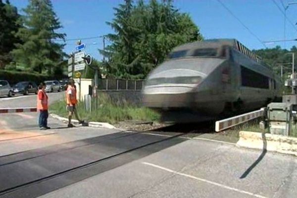 Passage d'un TGV à Lépin-le-Lac