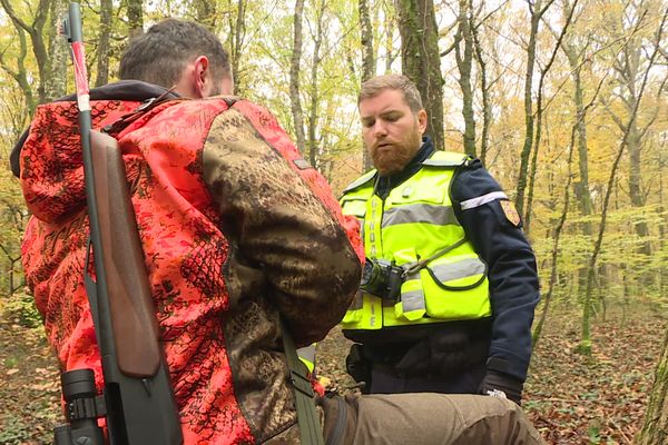 Des chasseurs du Jura contrôlés par les services de l'État.