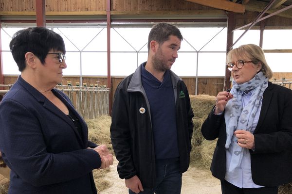 A l'image, de gauche à droite : Danielle Brulebois, députée LRM du Jura, Nicolas Girod, porte-parole de la Confédération paysanne, Marie-Christine Chauvin, sénatrice Les Républicains du Jura.