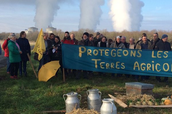 Manifestation confédération paysanne - Centrale de Chinon (37)