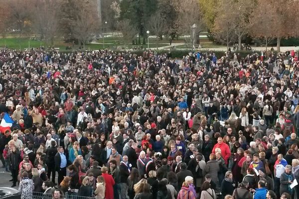 Début du rassemblement à Grenoble 