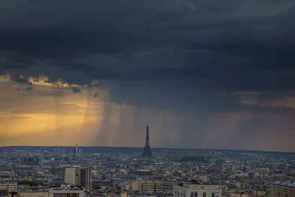 Météo-France place Paris et sa région en vigilance orange aux orages ce mardi 30 juillet.