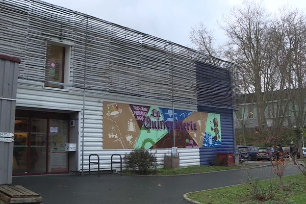 Une conférence théâtrale sur la forêt devait avoir lieu à la Quincaillerie de Guéret. Le spectacle a finalement été déprogrammé par la Communauté d'agglomération.