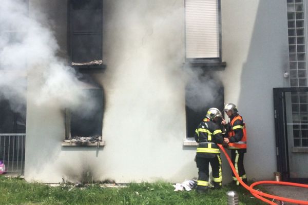 Le feu a pris dans un appartement au rez-de-chaussée d'un immeuble récent