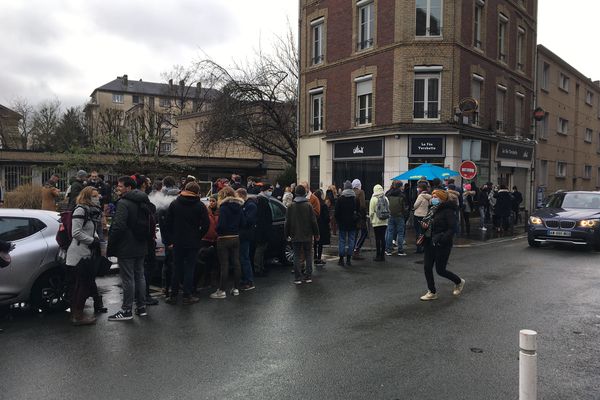 Les habitués de la "Fée Torchette" on pu renouer avec le bar le temps d'un goûter. 