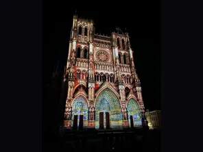 Le spectacle Chroma sur la cathédrale d'Amiens est visible tous les soirs jusqu'au 22 septembre 2024.