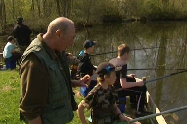 les apprentis pêcheurs à Long dans la Somme