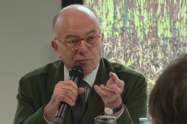 Bernard Cazeneuve était en dédicace au Salon du livre de Cheux, ce dimanche 17 novembre.