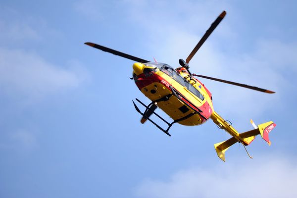 Un hélicoptère des pompiers, image d'illustration.