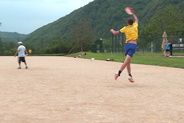 En France, la balle au tambourin se pratique essentiellement dans l'Hérault... et dans un petit village corrézien.