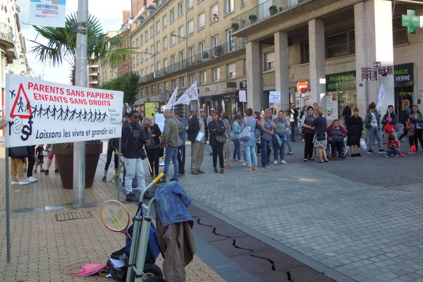 Le 31 juillet, une soixantaine de personnes s'étaient réunies place Gambetta pour dénoncer les expulsions de sans-papiers.