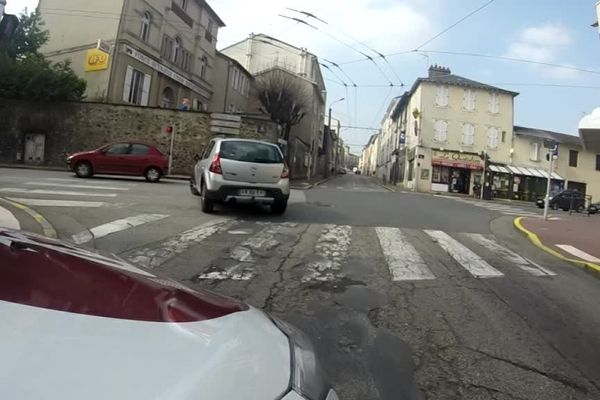 Passage au feu orange à Limoges