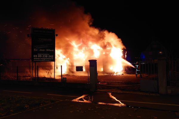 Incendie dans un hangar à Colmar