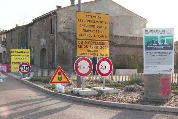 Depuis le 2 décembre, la traversée du village de Capendu (Aude) ne leur est plus permise aux poids lourds.