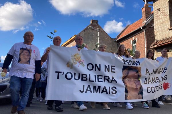 Une marche blanche s'est tenue samedi 5 octobre, en mémoire de Peggy, mère de famille retrouvée poignardée à mort, le 14 septembre 2024 à Carvin.