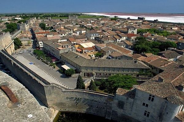 Aigues-Mortes (Gard) - vue de la Cité et des Salins - 2014