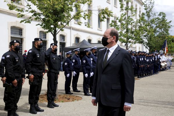 Jean Castex lors de l'hommage à Eric Masson, le policier tué à Avignon le mercredi 5 mai pendant un contrôle de trafic de drogues. Photo d'illustration