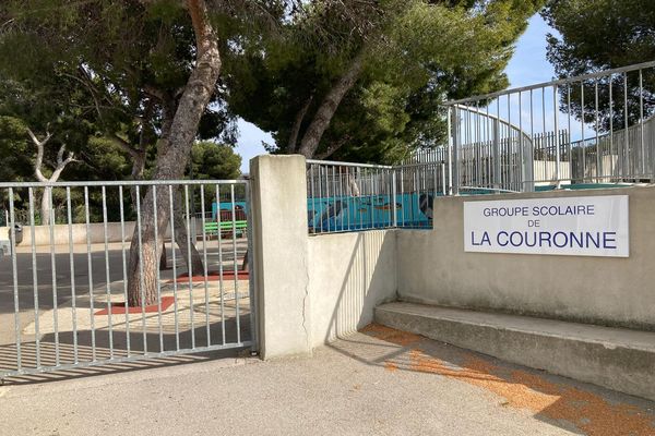 Un enfant de sept ans tente de s'étrangler vendredi à l'école de la Couronne, près de Martigues, dans les Bouches-du-Rhône.