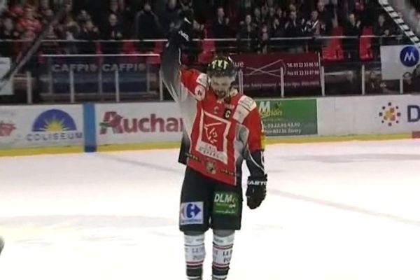 Vincent Bachet sur la glace du Coliseum ce mardi 26 février 2014.