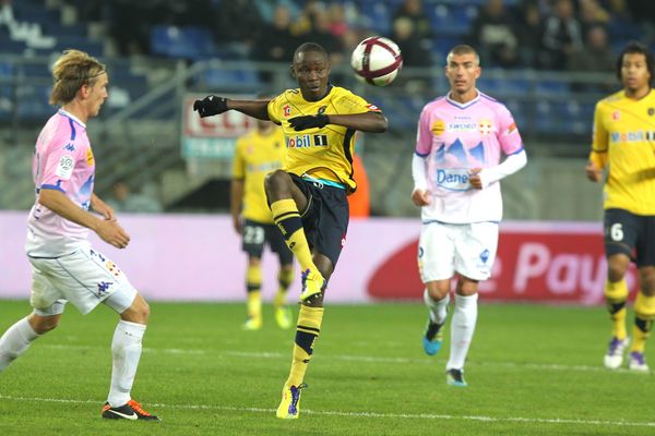 Joseph-Romeric Lopy est la première recrue que le Clermont Foot a officialisé, le mardi 31 mai. Le milieu défensif a signé pour deux ans.