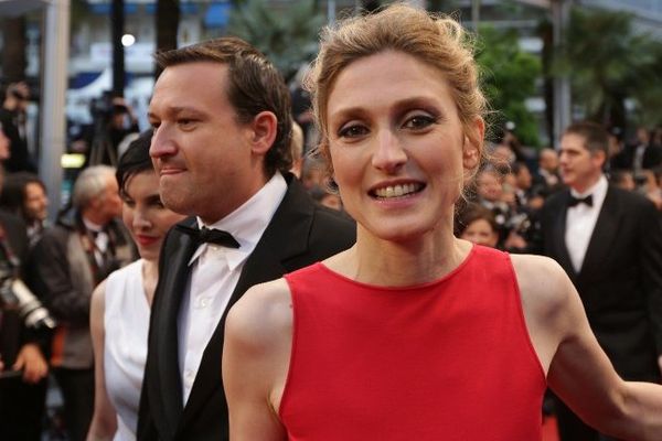 Julie Gayet au festival de Cannes 2012, dans une robe de Delphine Josse