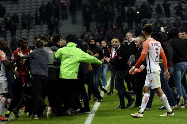 Les débordements ont eu lieu en fin de match. 