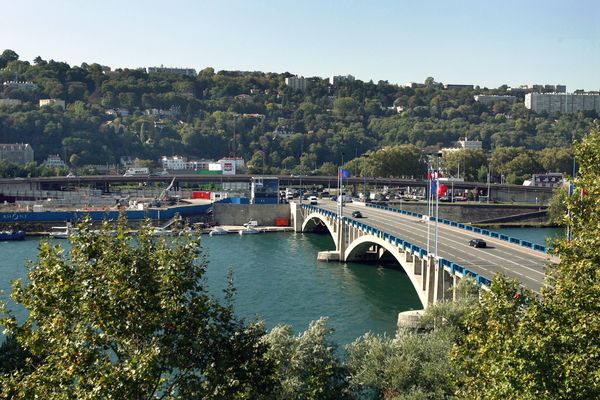 La victime est décédée d'une balle, près du pont Pasteur, à Lyon