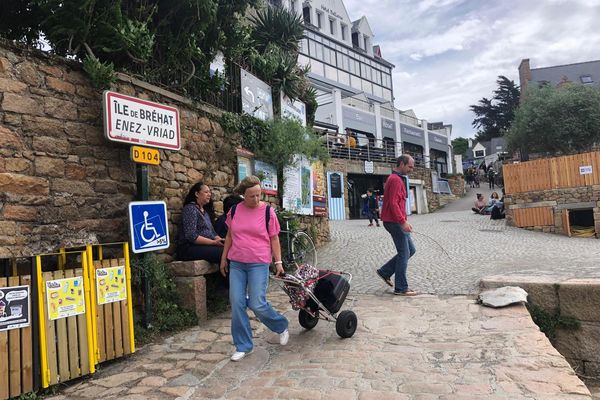 À partir de ce 14 juillet 2023, un arrêté municipal fixe un quota de touristes sur l'île de Bréhat.