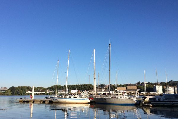 Un grand ciel bleu qui donne envie de larguer les amarres.