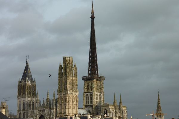 Ciel nuageux sur Rouen (photo d'archives avant travaux / 2017).