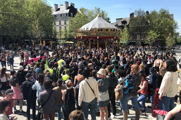 La manifestation, non-autorisée, contre l'extrême droite place Sainte-Anne à Rennes, a réuni environ 150 personnes.