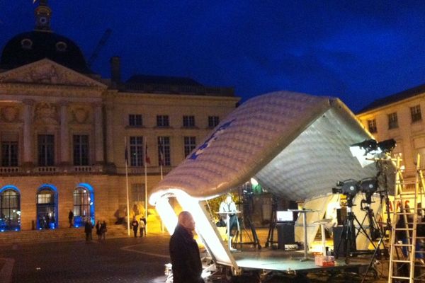 le plateau du 19/20 devant l'hôtel de ville de Châlons, le mercredi 19 février