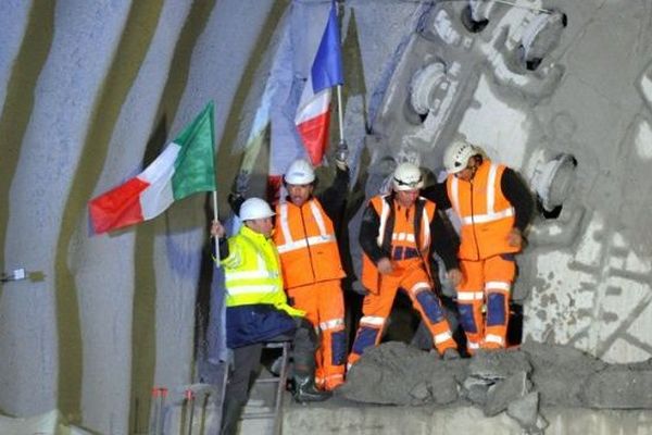 Le tunnel "de sécurité" du Fréjus percé