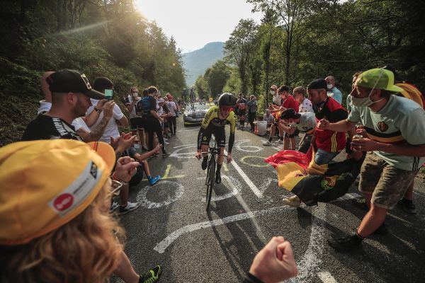 Le Britannique Adam Yates lors de l’étape de 36 km de Lure à La Planche des Belles Filles (Tour de France 2020).