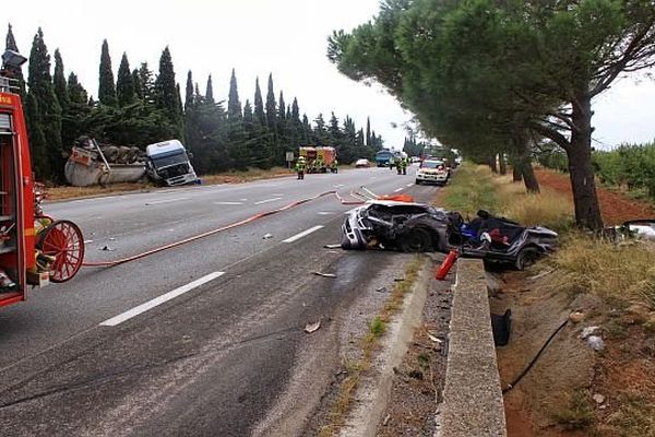 Salses (Pyrénées-Orientales) - collision entre un camion et une voiture sur la D.900 - 26 septembre 2013.