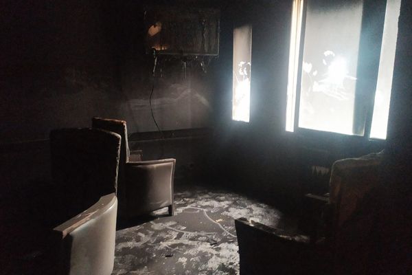 Une salle de l'EPSM Armentières endommagée après l'incendie qui a ravagé une partie du premier étage.