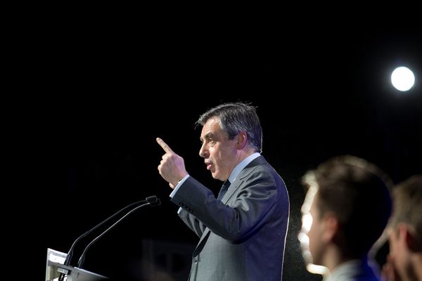 Le candidat de la droite François Fillon était en meeting mardi soir à Orléans (Loiret) pour relancer sa campagne