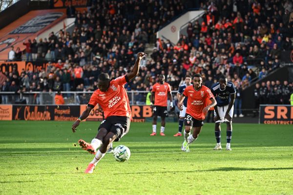 Les joueurs du FC Lorient sont qualifiés sur tapis vert pour les 16ᵉ de finale de la Coupe de Franve au détriment de Tours.