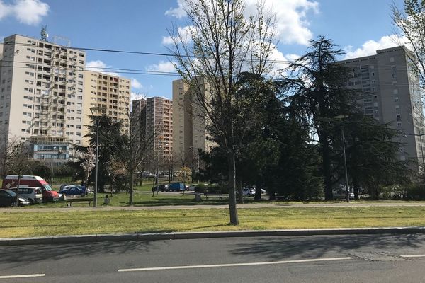 Plateau des Minguettes à Vénissieux, à l'heure du confinement lié à l'épidémie de Coronavirus Covid-19. 26 mars 2020