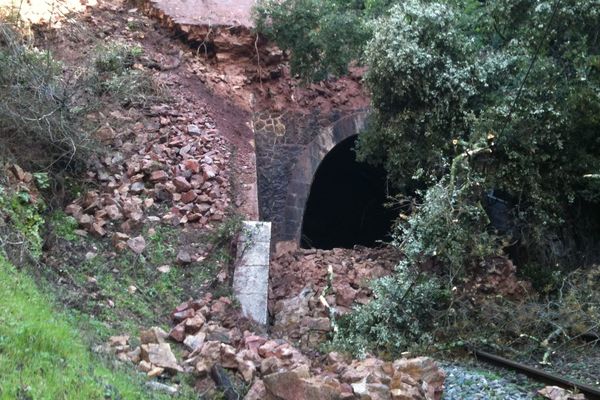 Eboulement sur la ligne Cannes-Grasse: aucun train la semaine prochaine