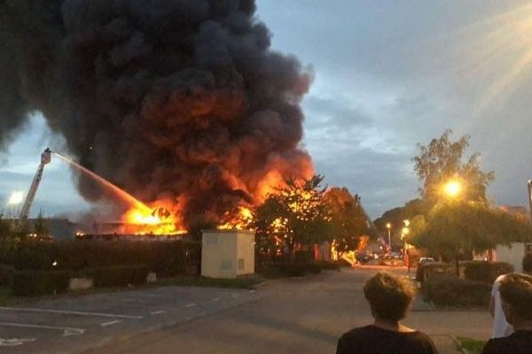 Le Carrefour Market de Duclair embrasé